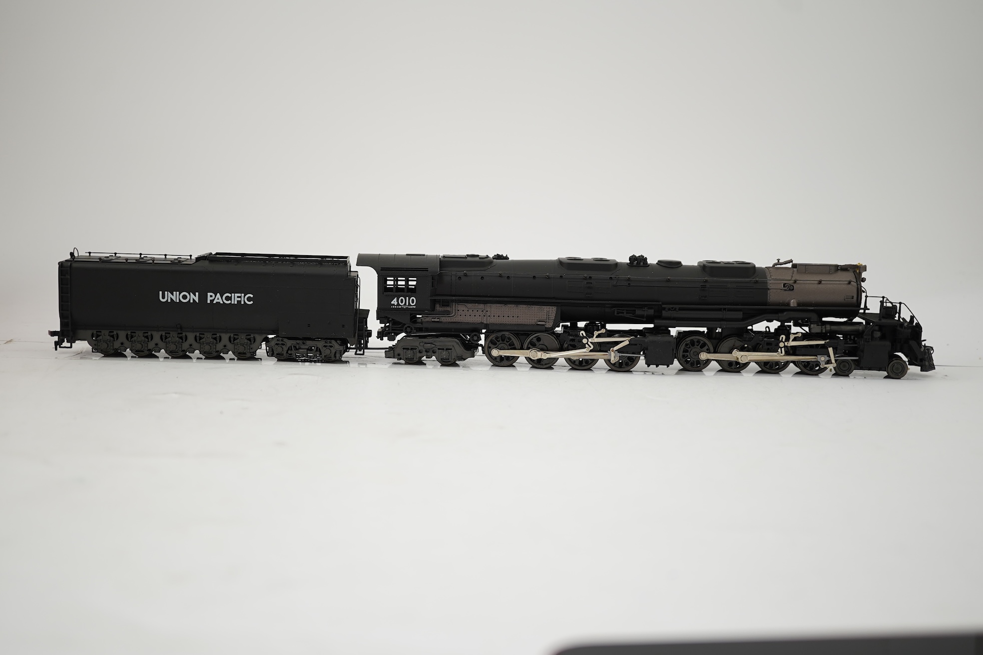 A boxed HO gauge Rivarossi (5440) model of Union Pacific Big Boy 4010, 4-8-8-4 tender locomotive, powered for two rail operation.